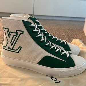 1000% authentic louis Vuitton sneakers size 8